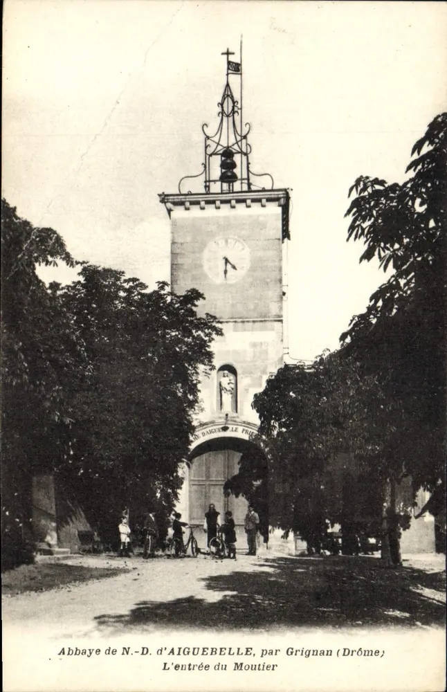 Abbaye Notre-Dame d'Aiguebelle — Der Eingang zum Mönchsgut — von Grignan (Drôme) - Vorderseite
