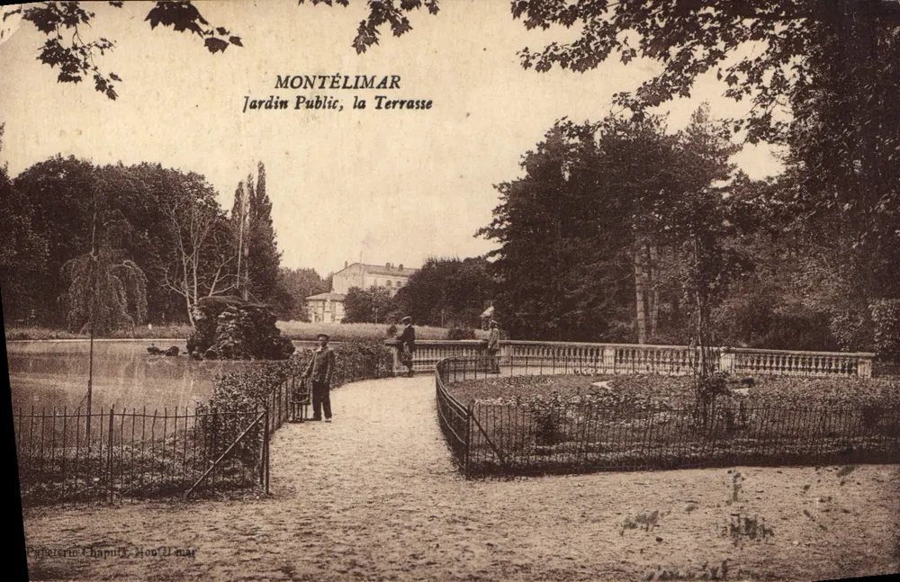 Montélimar — Jardin Public, la Terrasse — Editor Chaput, Montélimar - Frente