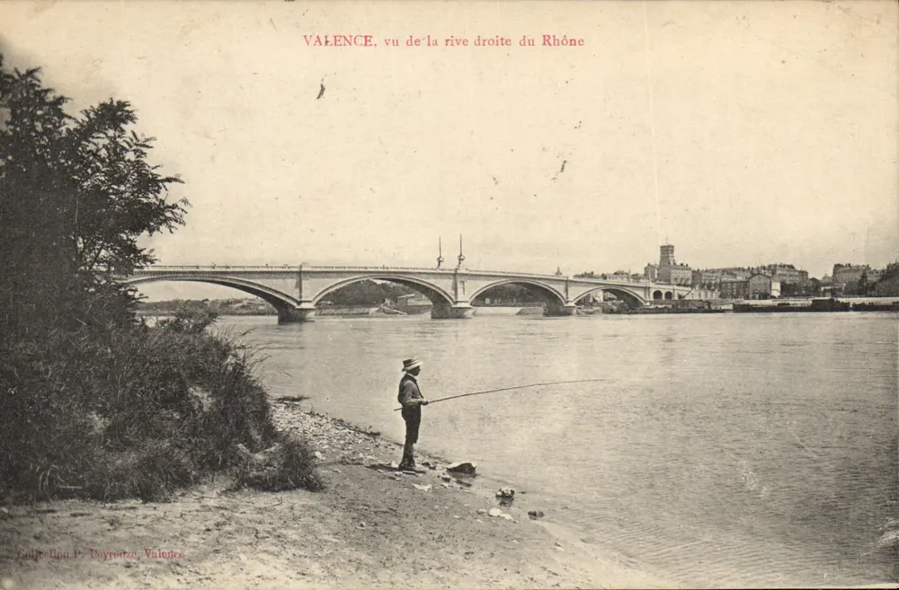 Valence, vista da margem direita do Rio Ródano — P. Deyrouitz, Valence - Frente