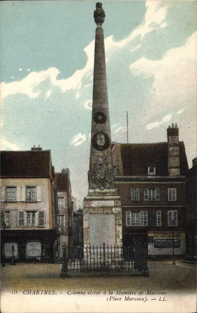 Chartres - Hohe Säule zur Erinnerung an Marceau (Place Marceau) — LL - Vorderseite
