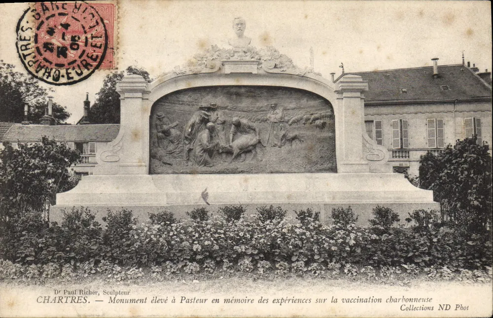 Chartres — Denkmal zu Ehren von Pasteur in Erinnerung an die Experimente zur Anthrax-Impfung — Dr. Paul Richer, Bildhauer - Vorderseite