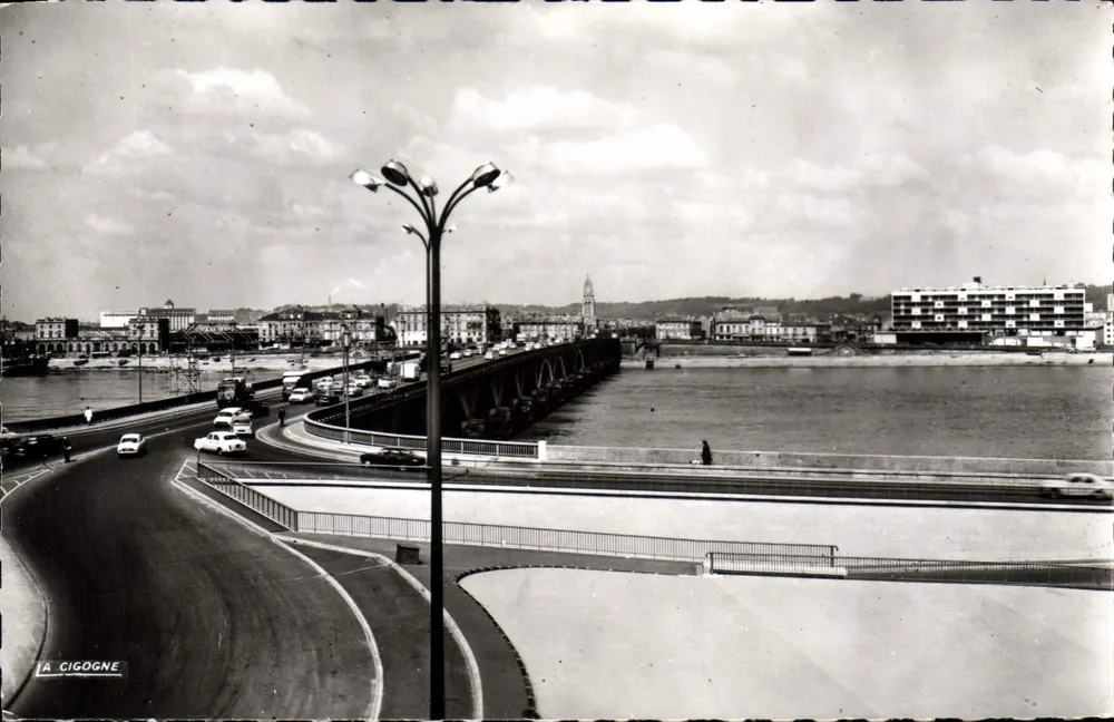Entrada do Ponte de Pierre — Bordeaux — Edições 'La Cigogne' - Frente