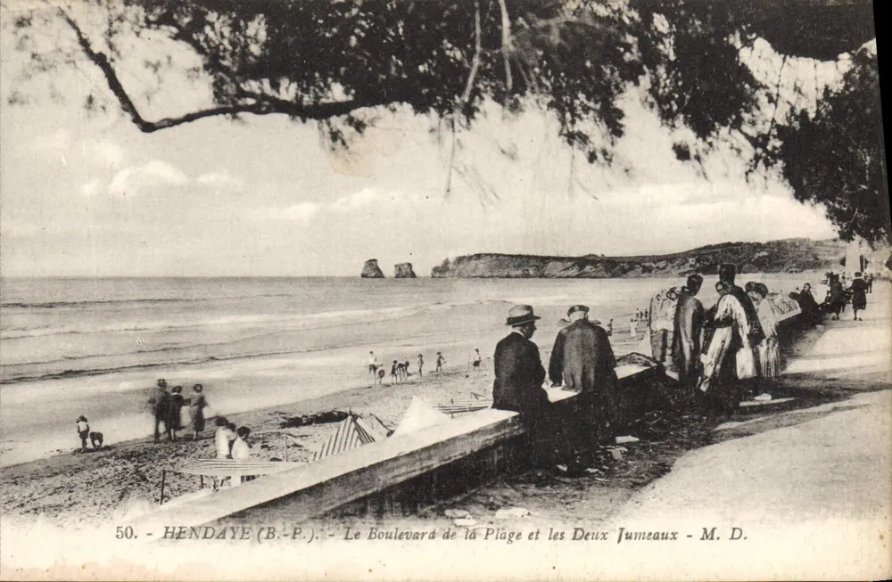 Hendaye (B.P.) — Der Boulevard de la Plage und die Deux Jumeaux — M. D. - Vorderseite