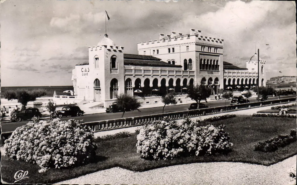 Das Casino von Hendaya — Französisch-spanische Grenze — Real Photo - Vorderseite