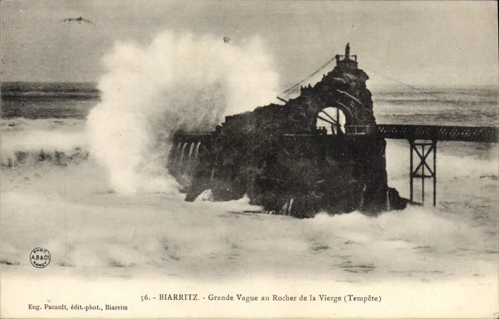 Biarritz - Große Welle am Felsen der Jungfrau (Sturm) — Eug. Pacault, Verleger-Fotograf, Biarritz, Nr. 56 - Vorderseite