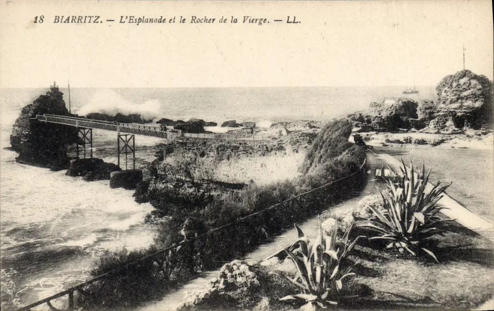 Biarritz — A Esplanada e o Rochedo da Virgem — LL. - Frente