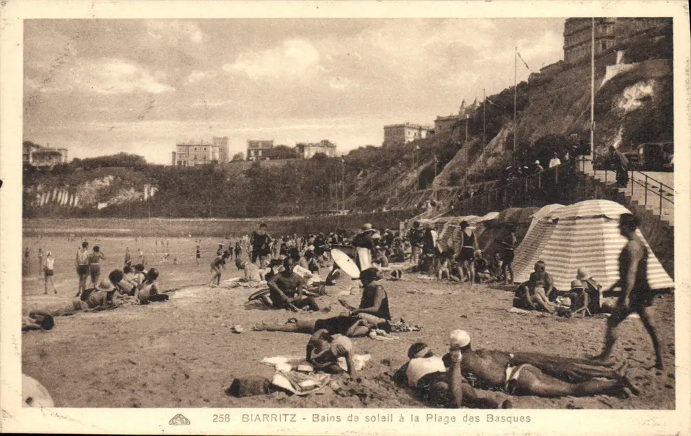 BIARRITZ - Banho de sol na Praia dos Bascos — editor não identificado, n° 258 - Frente