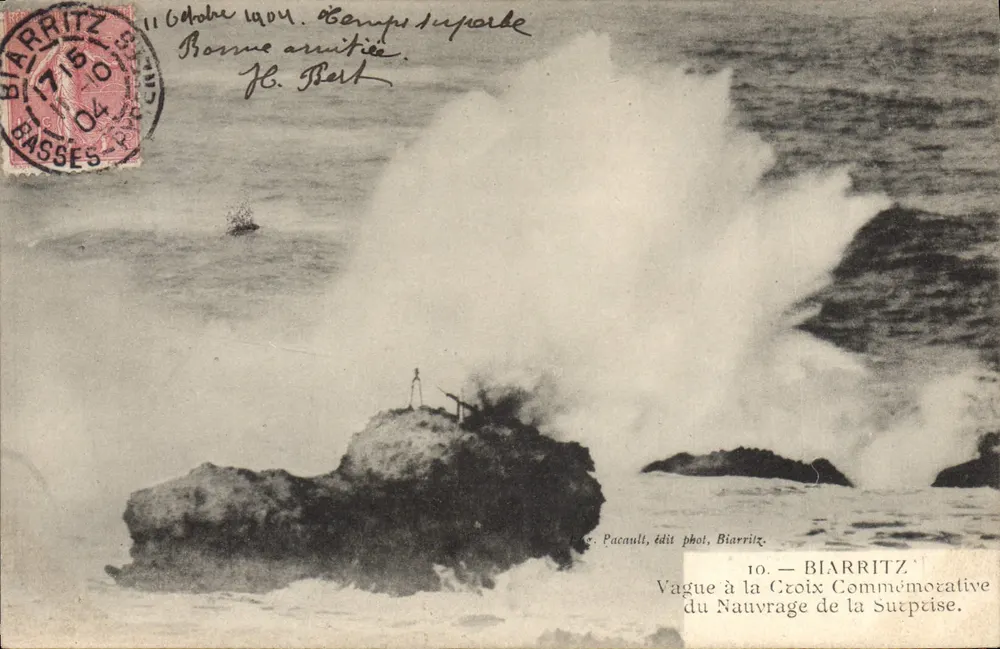 Biarritz — Welle an der Gedenktafel des Wracks der Surprise — Pacaull, Fotoverlag, Biarritz - Vorderseite