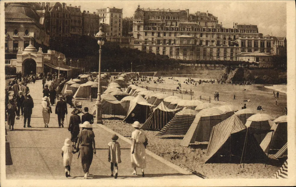 Biarritz — Die Grande Plage und das Casino Bellevue — Verlag A. Fries, Nr. H - Vorderseite
