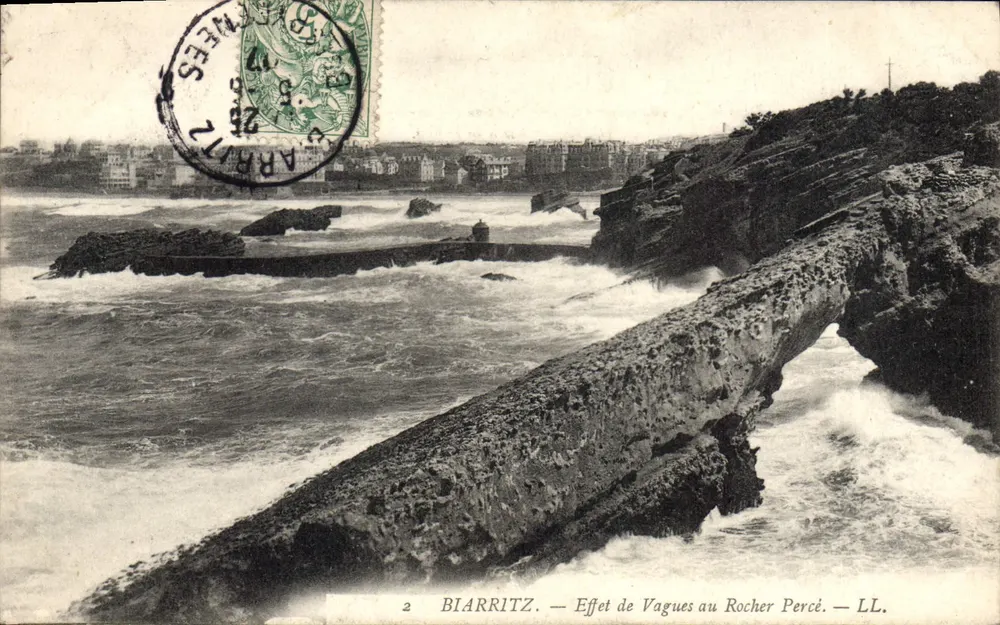 Biarritz — Efeito de Ondas no Rochedo Perforado — LL. - Frente