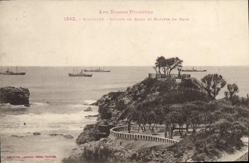 Biarritz — Rocher du Basta und Schiffe im Hafen — Phototypie Labouche Frères, Toulouse, Nr. 1242 - Vorderseite