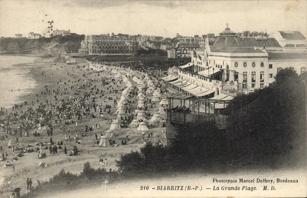Biarritz (B.P.) — A Grande Praia — Fototipia Marcel Delboy, Bordeaux — n° 210 - Frente