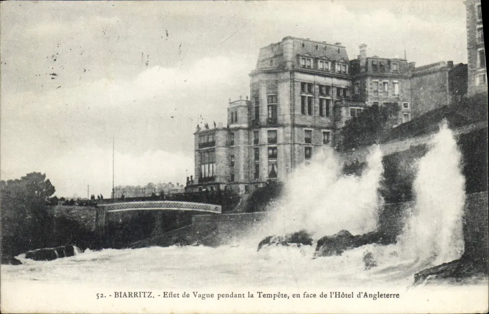 Biarritz - Wellenwirkung während des Sturms, vor dem Hotel d'Angleterre — Verleger: Eug. Pernault, Nr. 52 - Vorderseite