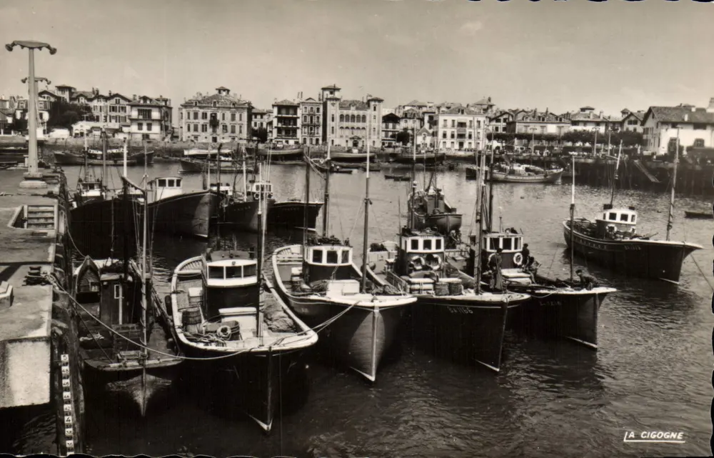 Saint-Jean-de-Luz — Der Hafen und das Maison de l'Inianie — Éditions « La Cigogne » (Gironde) - Vorderseite