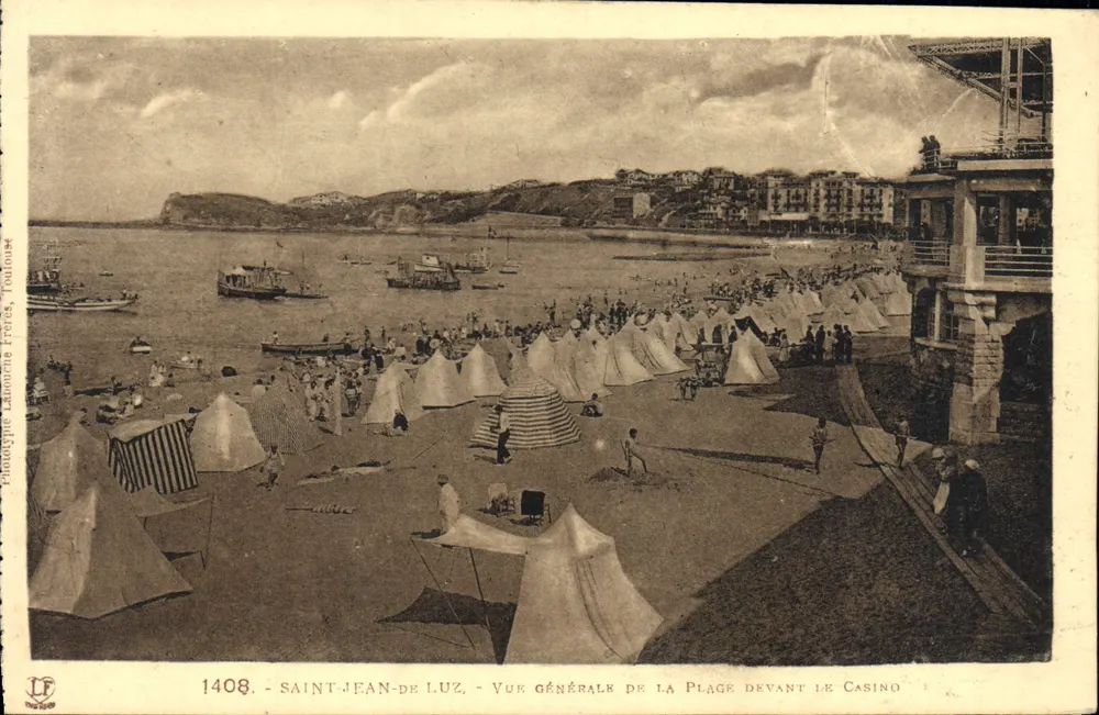 Saint-Jean-de-Luz — Allgemeiner Blick auf den Strand vor dem Casino — Phototype Labourde Frères, Toulouse, n°1408 - Vorderseite