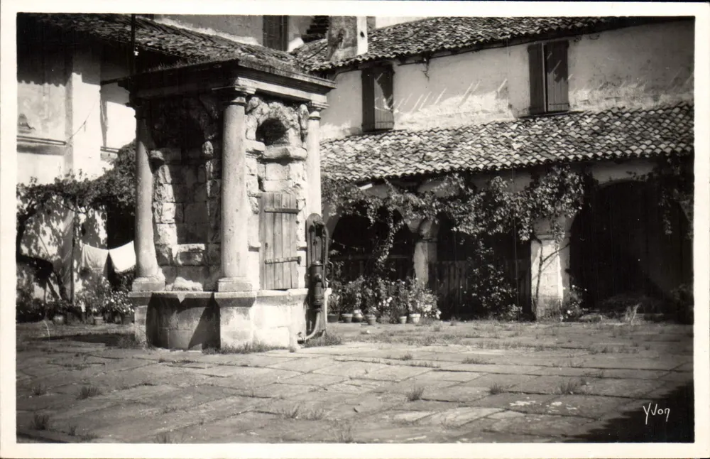 Saint-Jean-de-Luz — Brunnen des 16. Jahrhunderts — Ehemaliges Konvent der Recollets — Éditions d'Art « Yvog » - Vorderseite