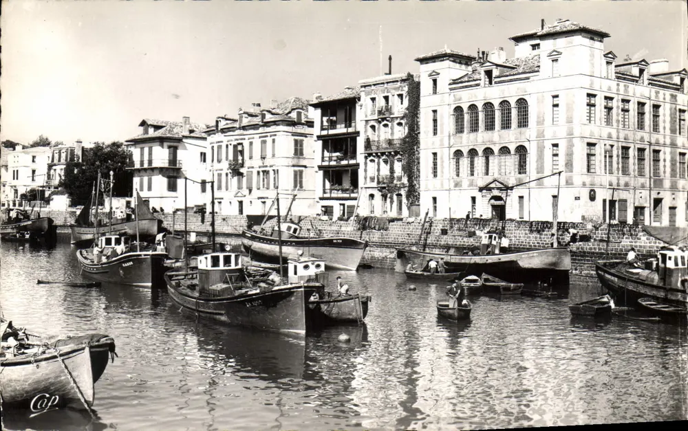 Saint-Jean-de-Luz — Der Hafen und das Haus der Infantin — C.A.P. Nr. 201 - Vorderseite