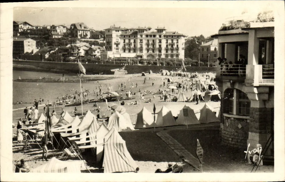 Saint-Jean-de-Luz - A Praia — vista da praia e das barracas — Éditions d'Art YV, Paris - Frente