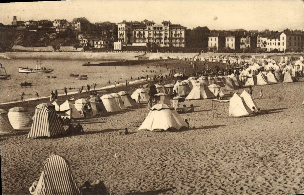 Saint-Jean-de-Luz — Die Strandpromenade und das Golf-Hotel — Fotograf Marcel Delbogue - Vorderseite