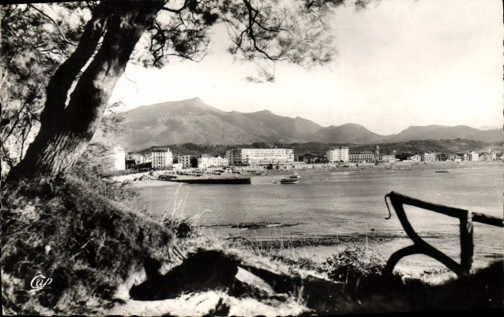 Saint-Jean-de-Luz — A Praia e a Rhune — Réal-Photo - Frente
