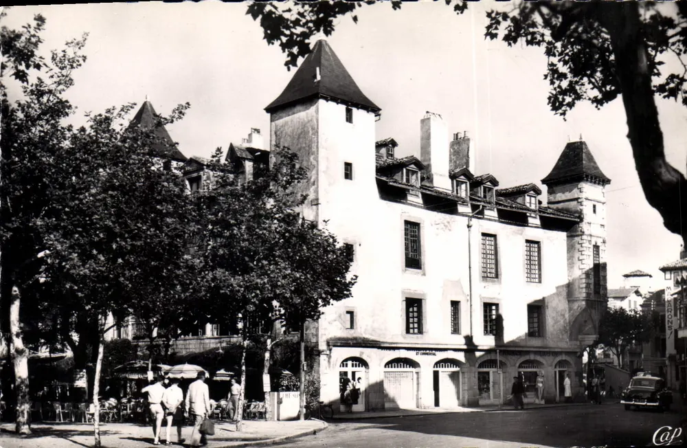 Saint-Jean-de-Luz — Casa Louis XIV — C.A.P. Paris - Frente