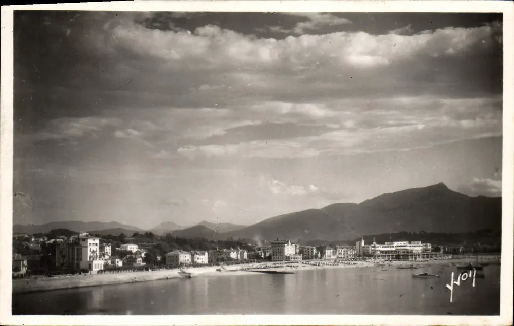 Saint-Jean-de-Luz — Blick auf den Strand und den Rhune-Massiv — Les Éditions d'Art, Paris, Nr. 1343 - Vorderseite