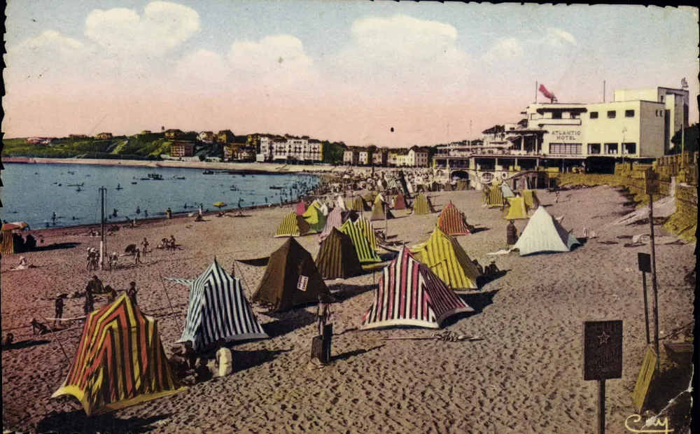 St-Jean-de-Luz — Strand und das Atlantic Hotel — Verleger COMITÉ J.P. BACON - Vorderseite