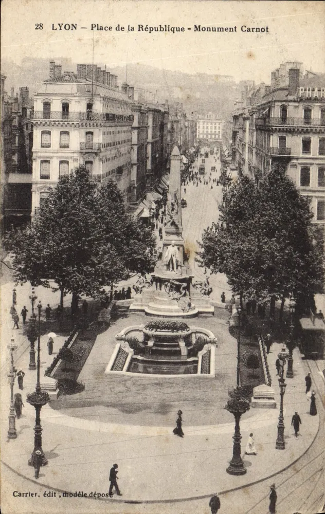 LYON — Place de la République — Monument Carnot — Carrier, éditeur, modèle déposé - Frente