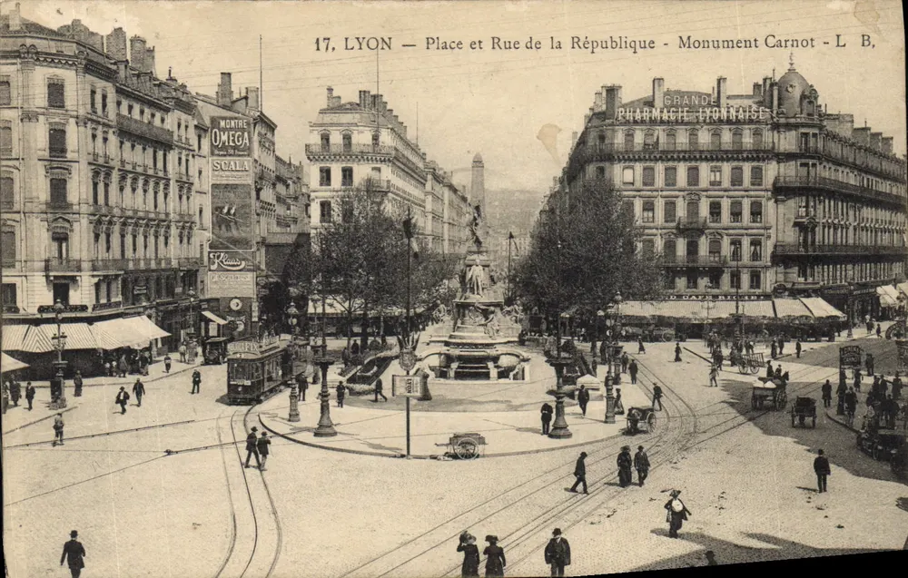 LYON — Place und Rue de la République - Monument Carnot - L B - Vorderseite