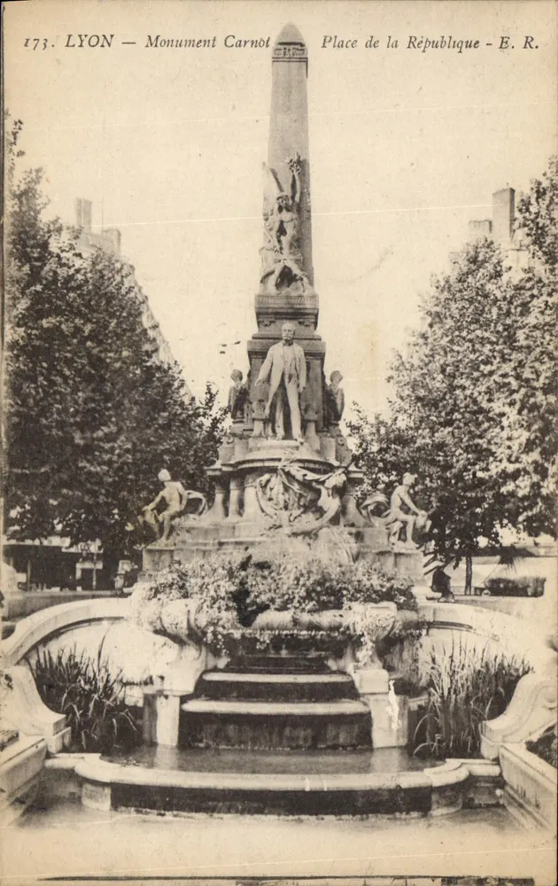 LYON — Monument Carnot — Praça da República — E. R. n°173 - Frente