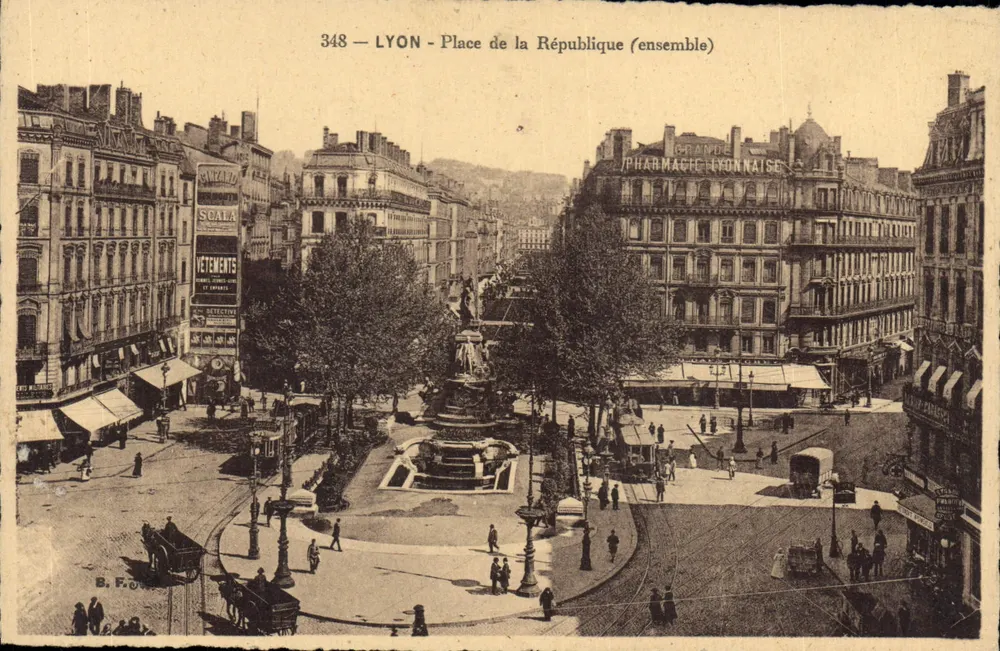 LYON - Place de la République (conjunto) — editor B. F. O. — n° 348 - Frente