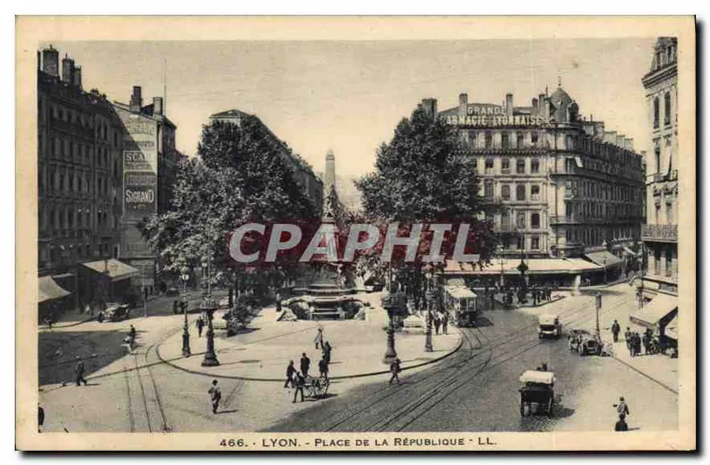 LYON - PRAÇA DA REPÚBLICA — vista da praça com obelisco e trams, editor LL, n° 466 - Frente