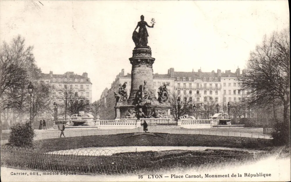 LYON — Place Carnot, Monument da República — Carrier, editor, modelo depositado - Frente