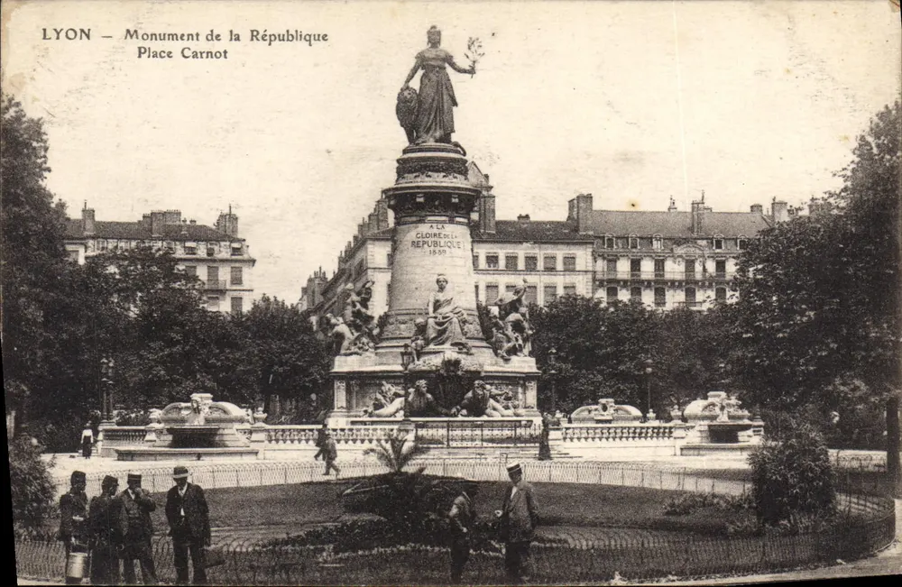 LYON — Monument da República — Place Carnot - Frente