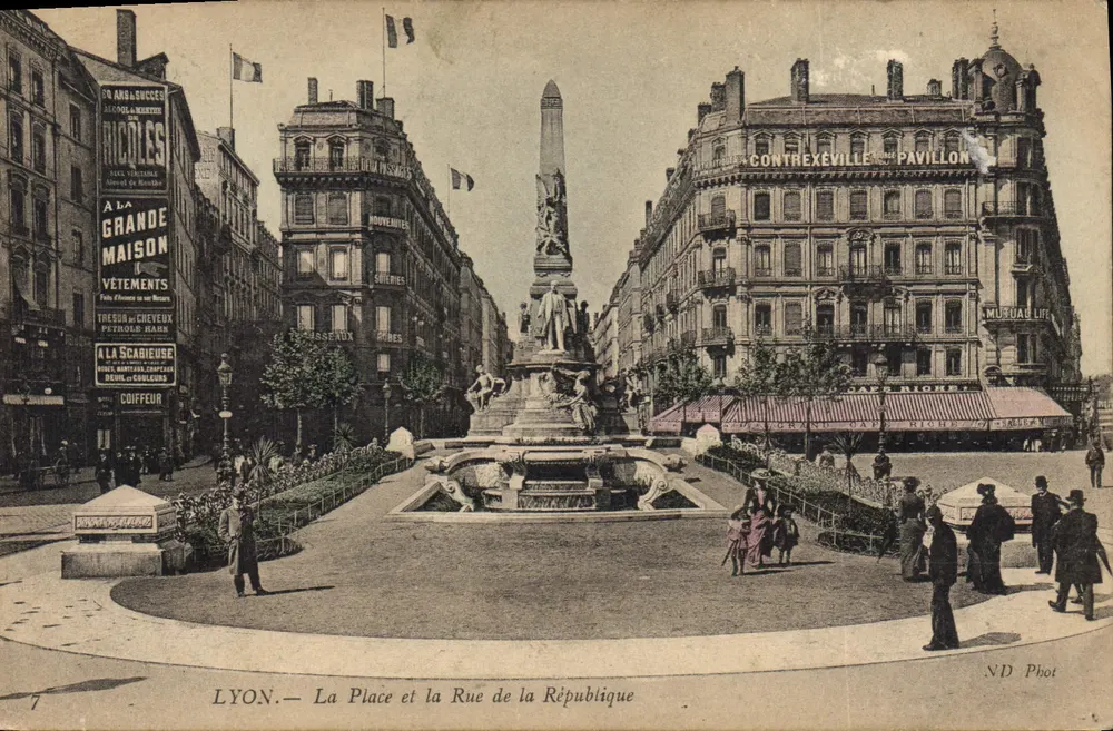 LYON — Die Place und die Rue de la République — ND Phot - Vorderseite
