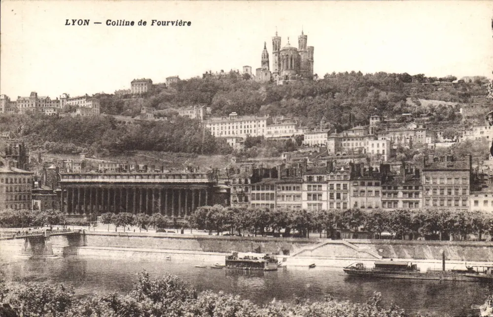 LYON — Colina de Fourvière — vista panorâmica com a catedral - Frente