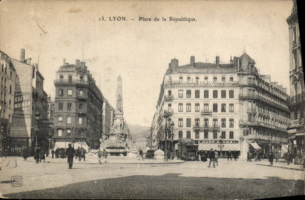 LYON — Praça da República — Soly Phot Lyon, n°13 - Frente