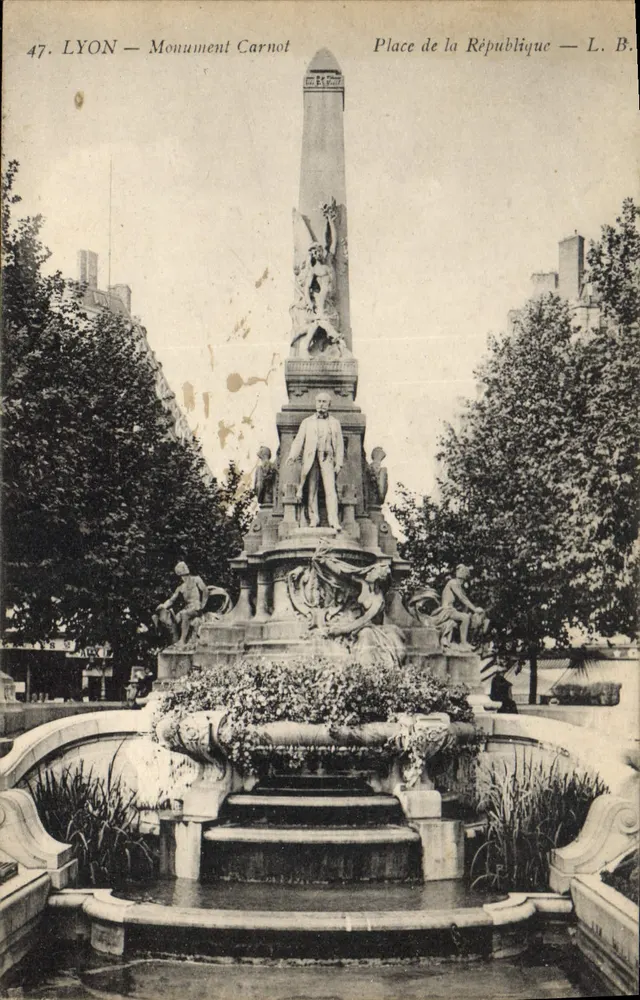 LYON — Monument Carnot — Praça da República — L. B. - Frente