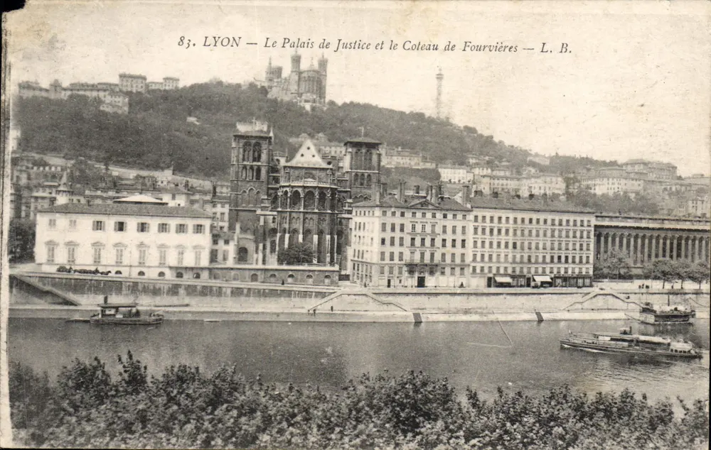 LYON — Das Justizpalast und der Fourvières-Hügel — L. B. - Vorderseite