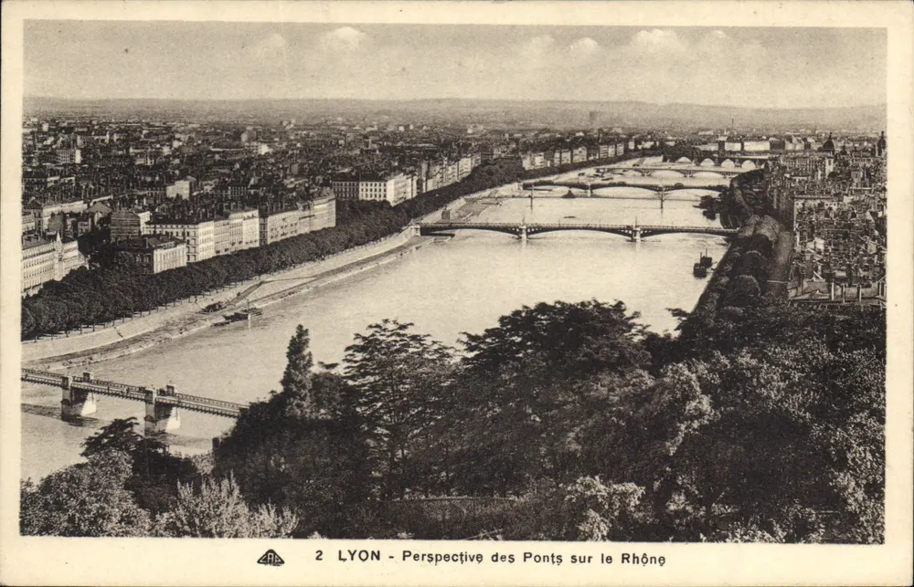 LYON - Perspectiva dos Pontes sobre o Ródano - Frente