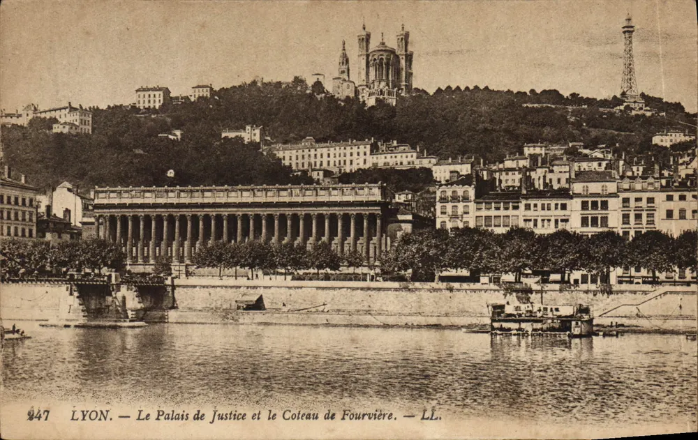 LYON — Das Palast der Justiz und der Fourvière-Hügel — LL. - Vorderseite