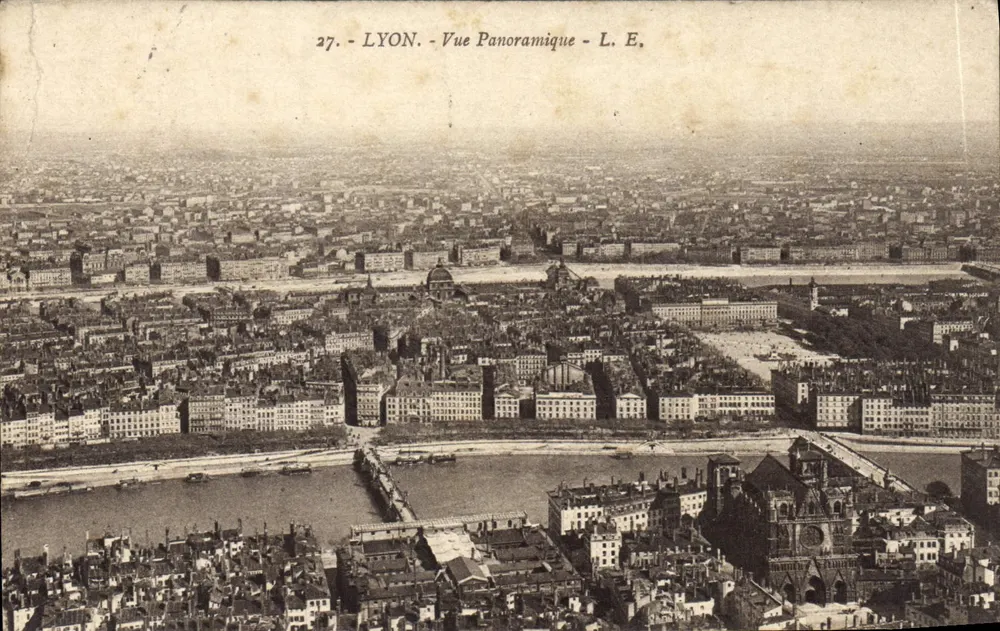 LYON - Vista Panorâmica - L. E. - Frente