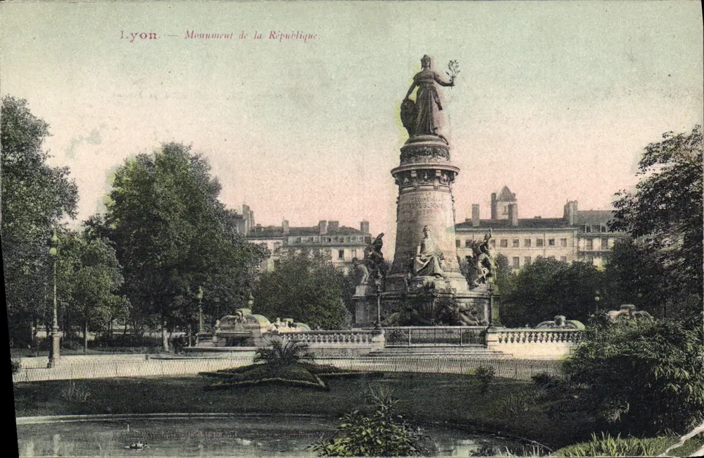 Lyon — Monumento da República — editor: J. De M. Maclou - Frente
