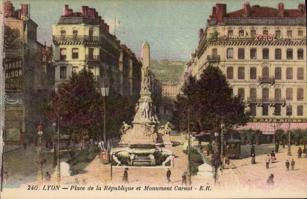 LYON — Platz der Republik und Denkmal Carnot — E.R. - Vorderseite