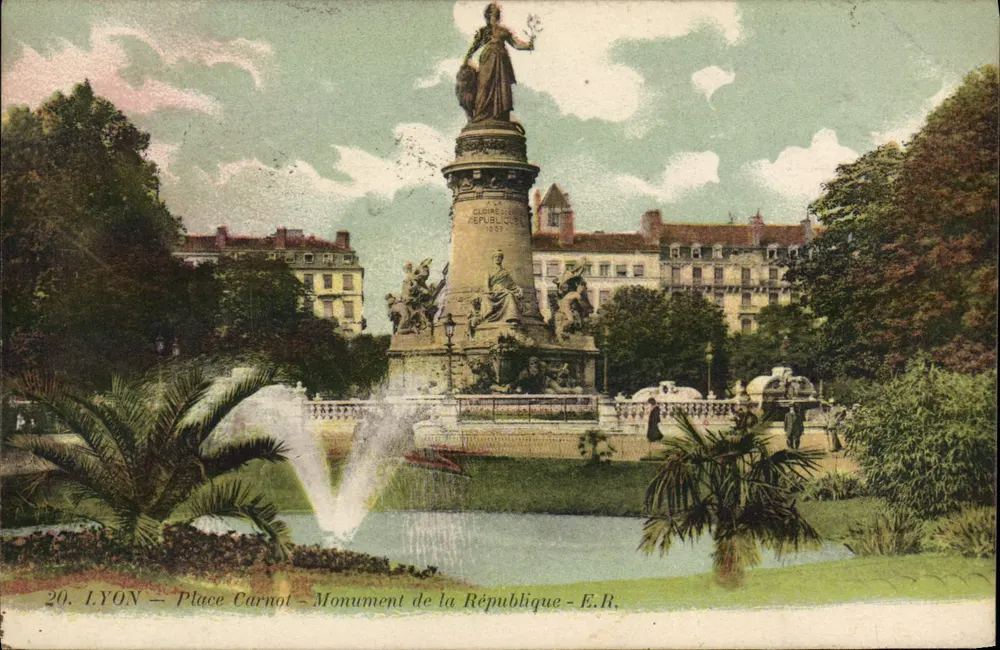 LYON — Place Carnot — Monument da República — E.R. - Frente