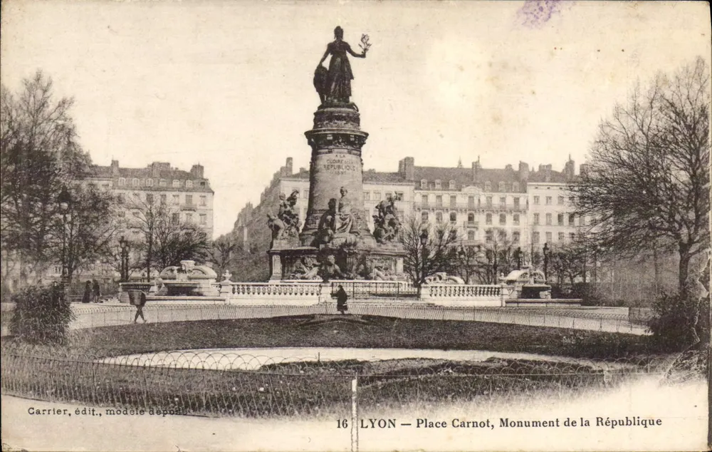 LYON — Praça Carnot, Monumento da República — Carrier, editor, modelo depositado - Frente