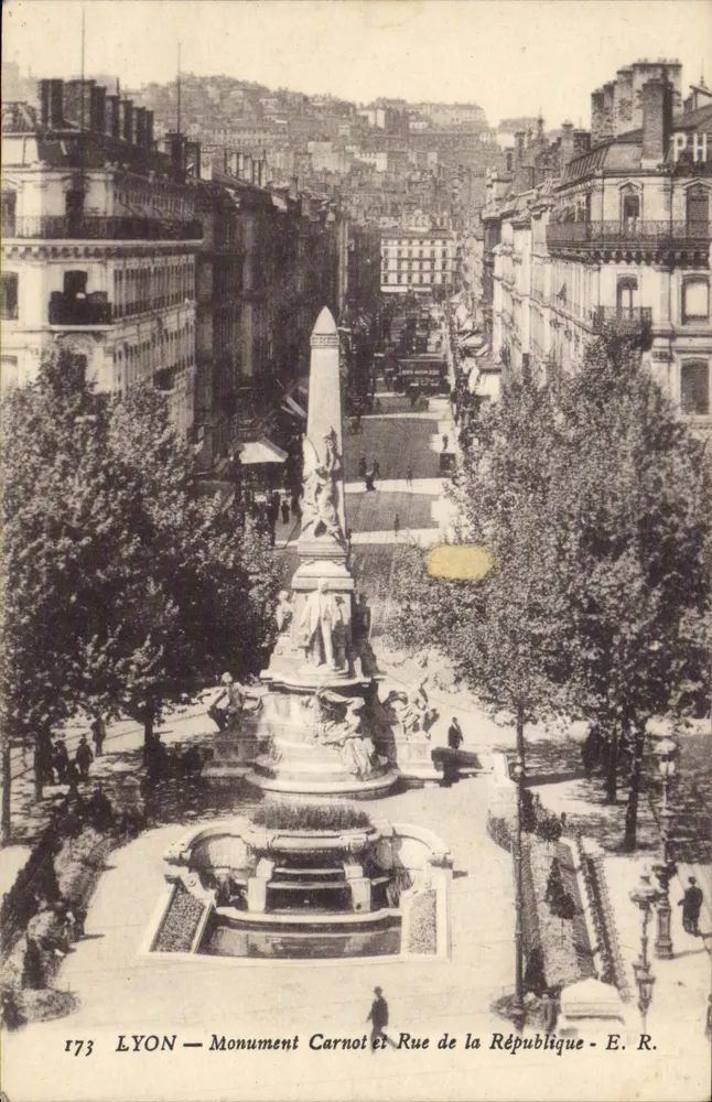 LYON — Monumento Carnot y Rue de la République — E. R. - Anverso