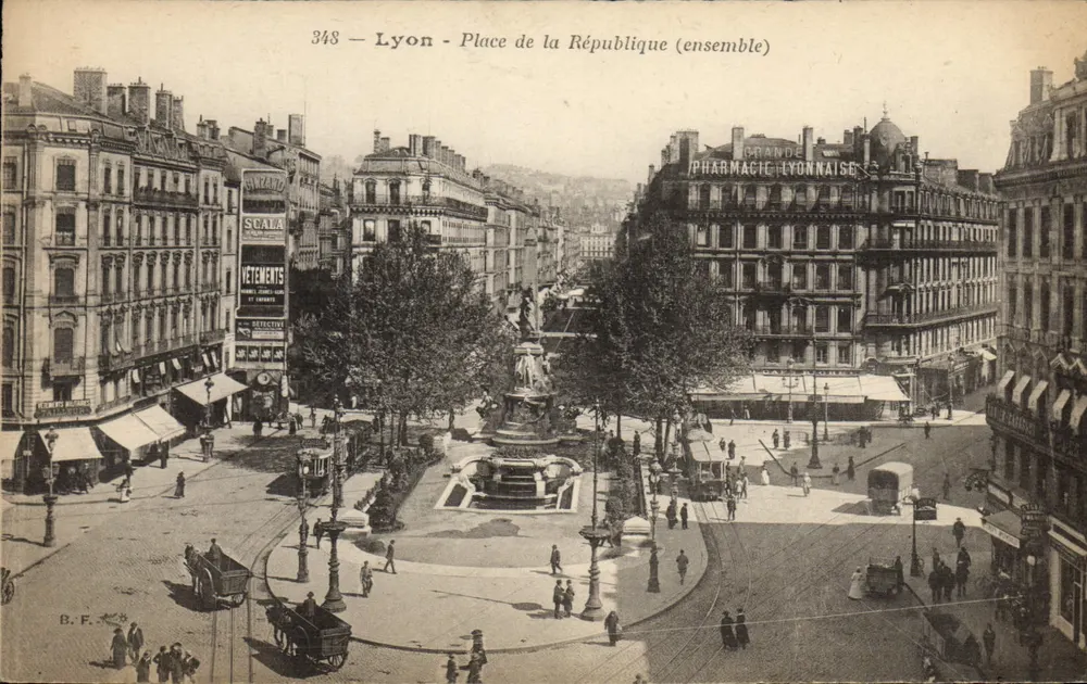 Lyon - Praça da República (conjunto) — B.F. — n° 348 - Frente