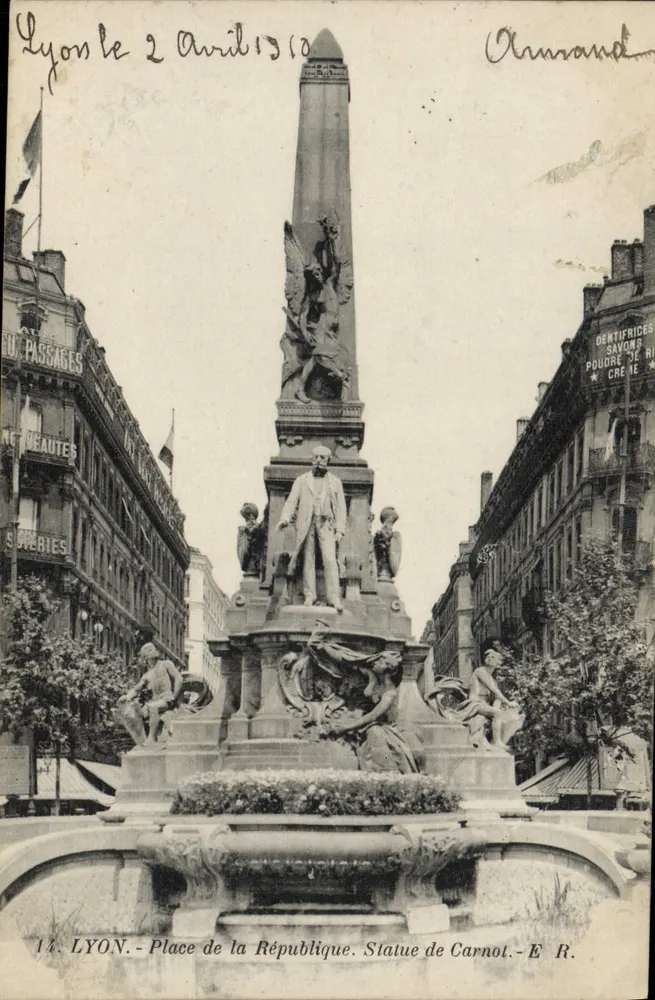 Lyon - Place de la République. Estátua de Carnot — E. R. n°14 - Frente