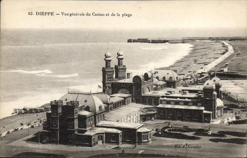 Dieppe — Allgemeiner Blick auf das Casino und den Strand — Verlag: J. Couder - Vorderseite